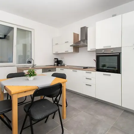 And Zoran Apartment *